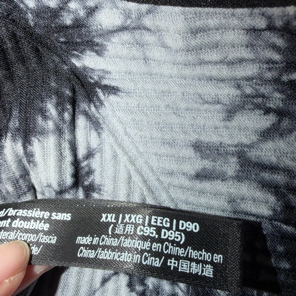 Victoria's Secret Black and Gray Tie-Dye Sports Bra - Picture 2 of 2
